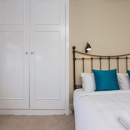 Quaint 2 Bedroom Flat - 9 Minutes Walk To Vauxhall Tube Лондон Экстерьер фото