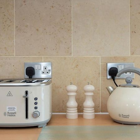 Quaint 2 Bedroom Flat - 9 Minutes Walk To Vauxhall Tube Лондон Экстерьер фото