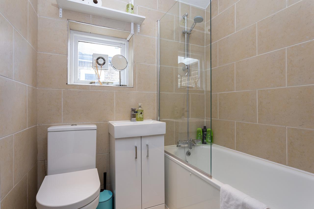 Quaint 2 Bedroom Flat - 9 Minutes Walk To Vauxhall Tube Лондон Экстерьер фото