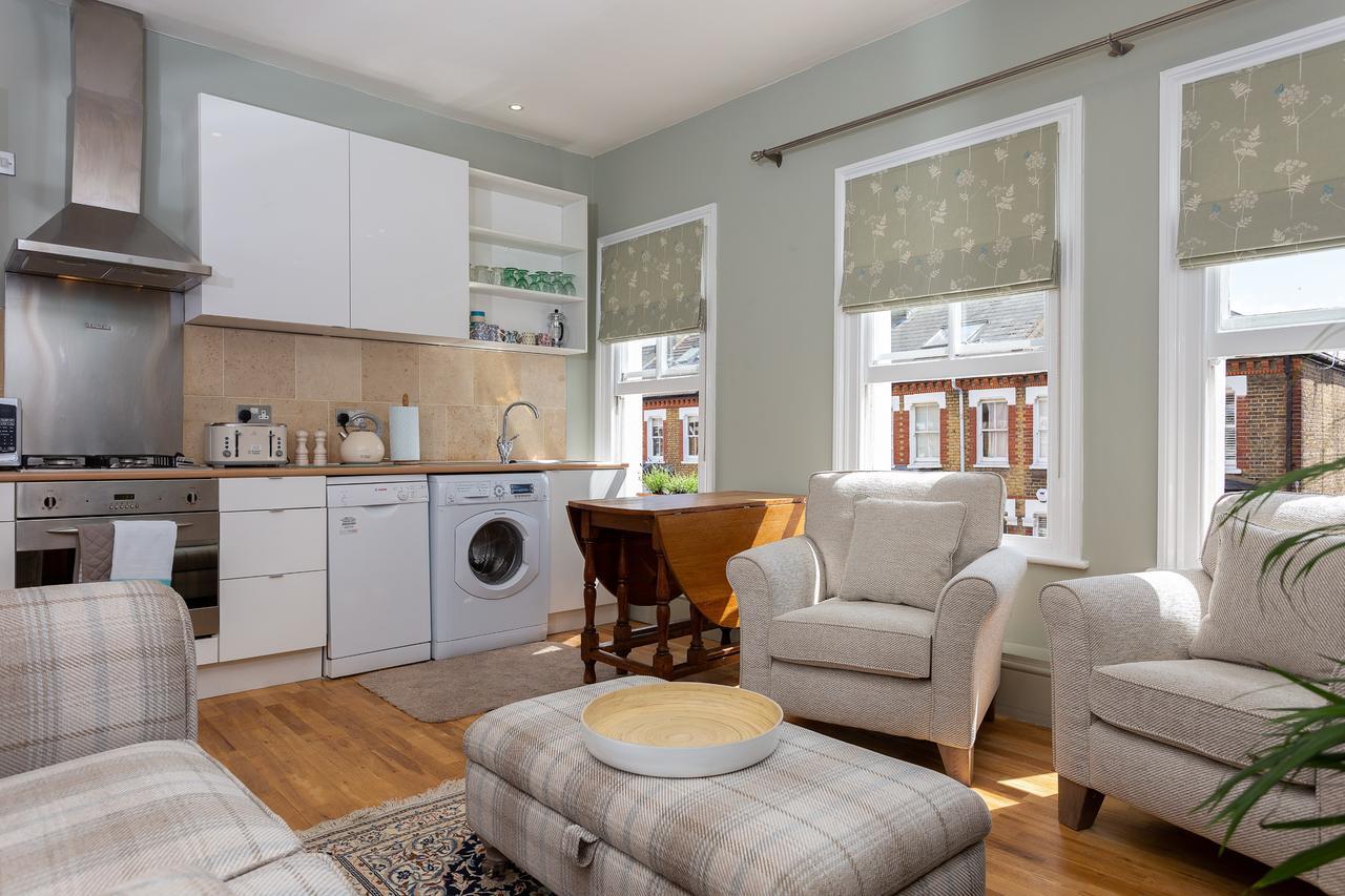 Quaint 2 Bedroom Flat - 9 Minutes Walk To Vauxhall Tube Лондон Экстерьер фото